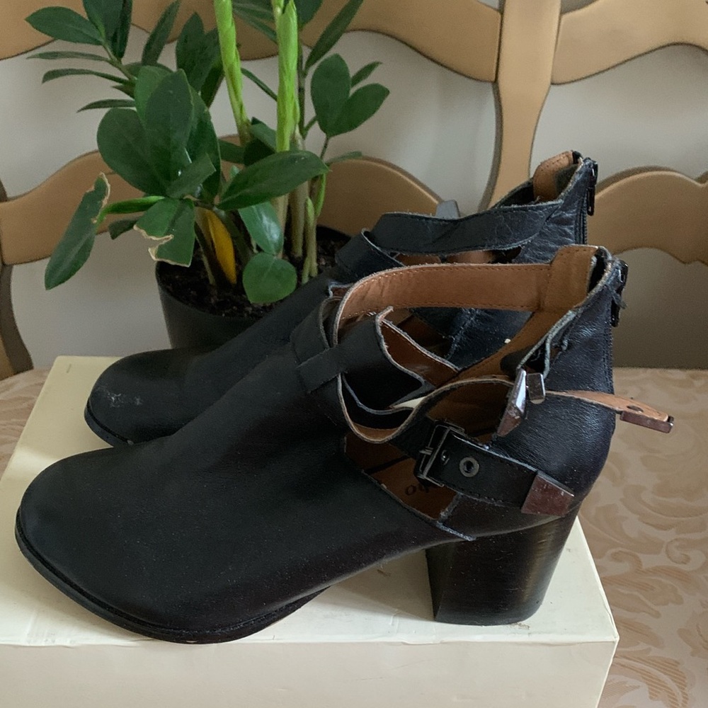 Zigisoho Vintage Black leather comfy heels